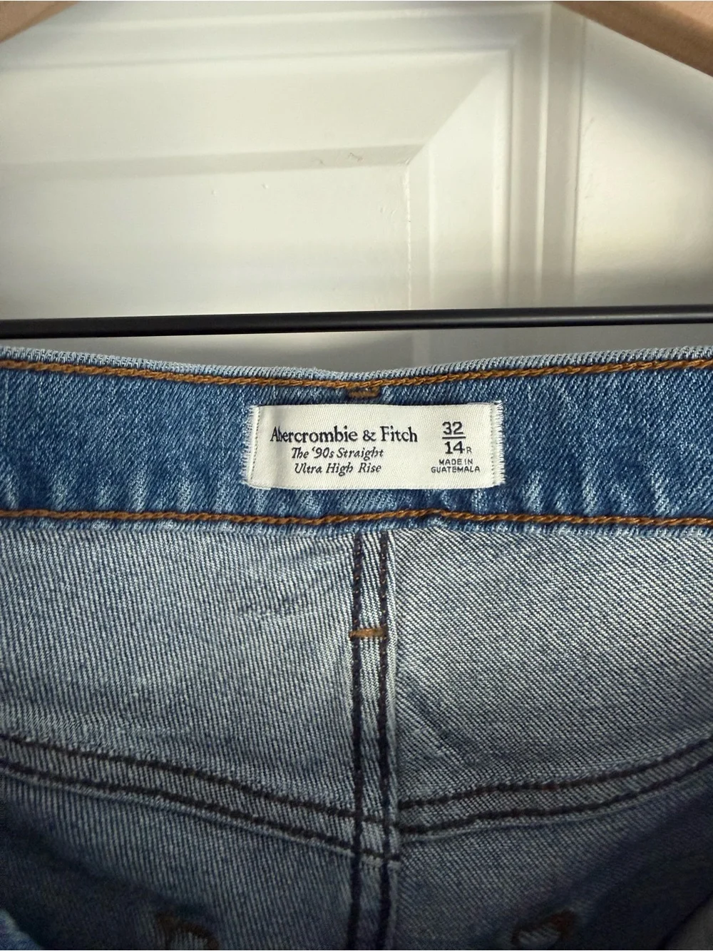 Abercrombie & Fitch 90’s straight ultra high rise Jean - Picture 2 of 2